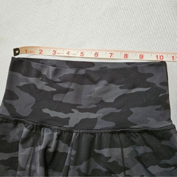 Athleta Black and Grey Camo Salutation Jogger Size XXS - Picture 4 of 5